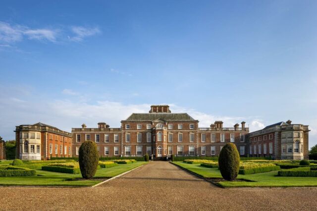 ☀️ Things to do in Cambridgeshire ☀️

May is just around the corner and what better way to embrace the start of sunnier days to come than with a visit to the beautiful Wimpole Estate?

A National Trust property, Wimpole Estate consists of an impressive 17th-century mansion, parklands, gardens and a working home farm, featuring sheep, horses, pigs, goats and cows 🐮 

Also on site there is a shop, second-hand bookshop and restaurant with a terrace overlooking the lush gardens 🌳

A visit to Wimpole Estate offers a fantastic day out for all the family and what better time to visit than the beautiful days of May! 🌼

#wimpole #wimpolehall #wimpoleestate #wimpolefarm #wimpolehomefarm #visitcambridgeshire #royston #daysoutwiththekids #familyfundays #workingfarm #explorecambridgeshire #boutiqueluxe #staycationuk